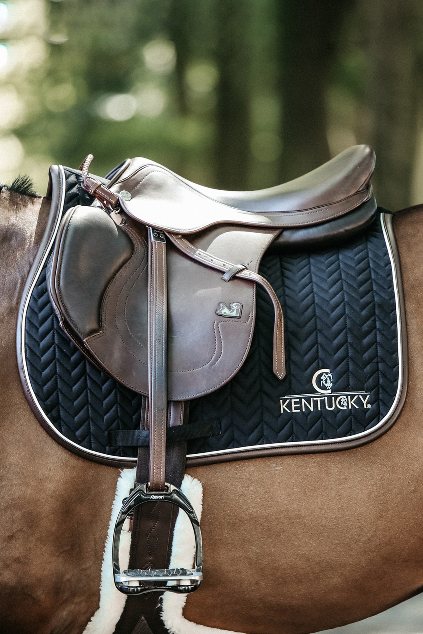 Tapis de selle ar&ecirc;te cuir Kentucky Horsewear Jumping