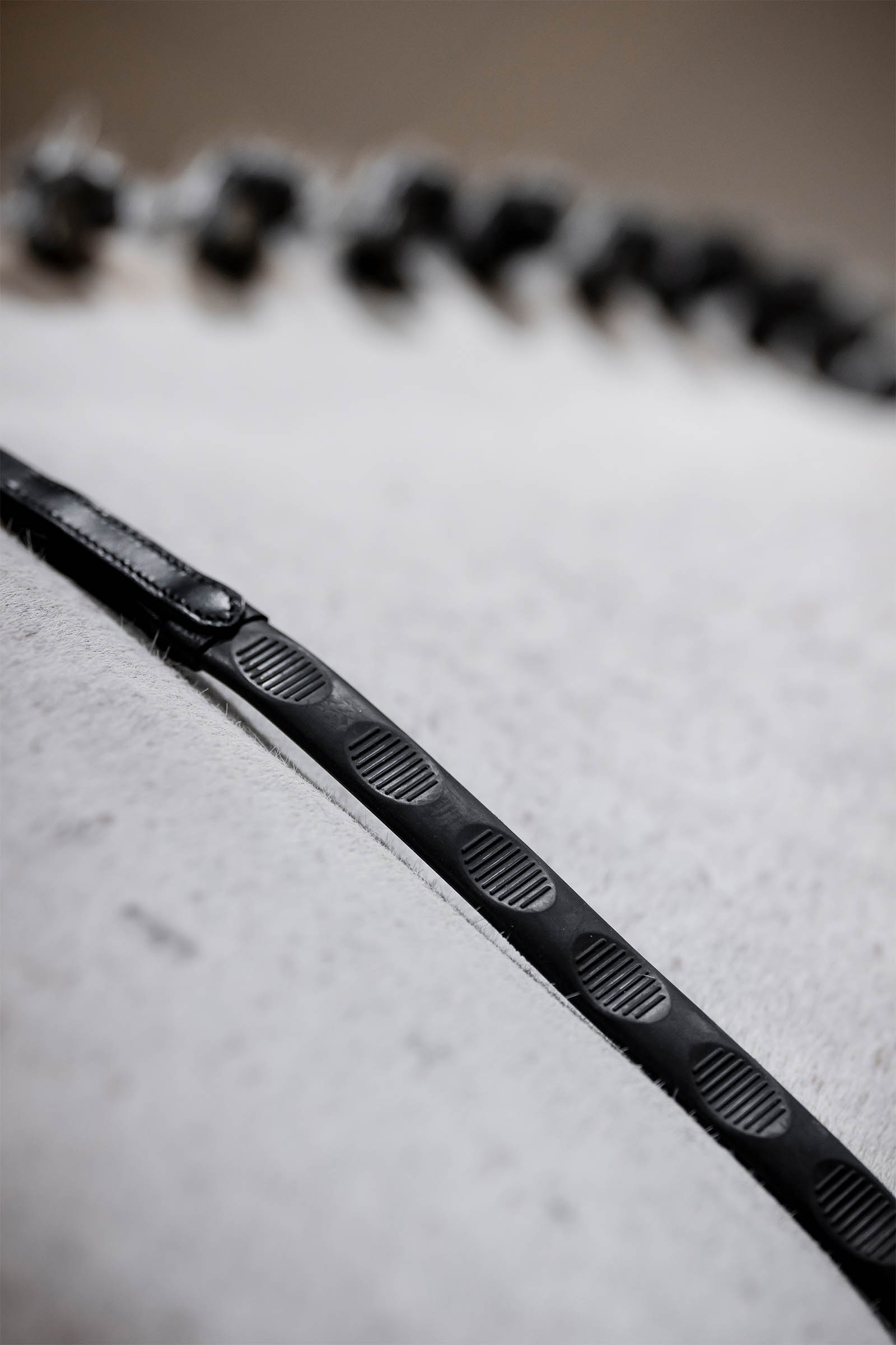 Black Horseware r&ecirc;nes en caoutchouc avec grip pour le pouce