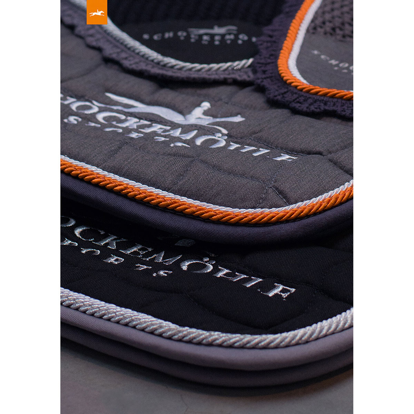 Tapis de selle de dressage Schockemöhle Sports Dynamite DL, avec logo