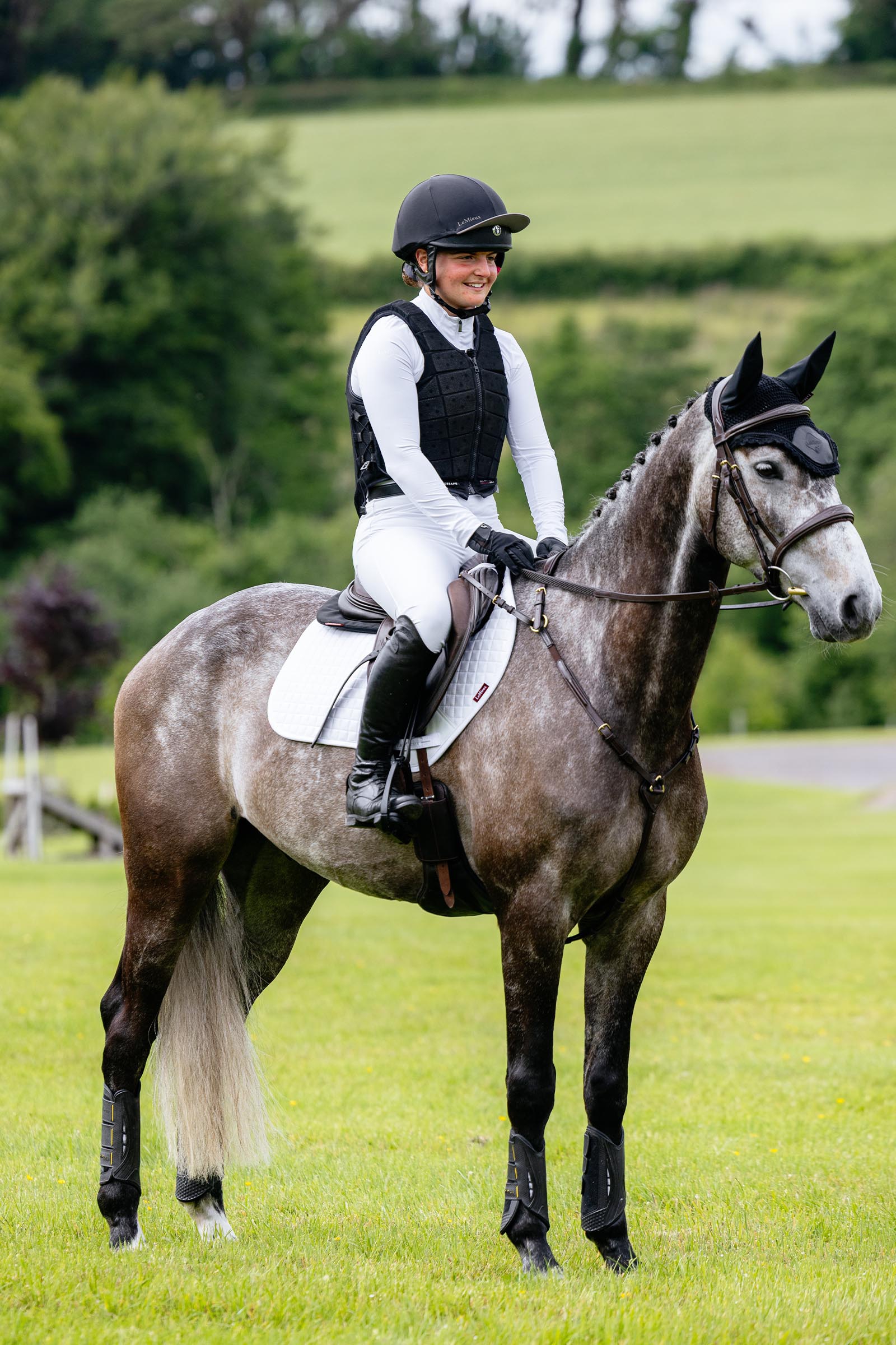 LeMieux Close Contact tapis de selle en su&eacute;dine