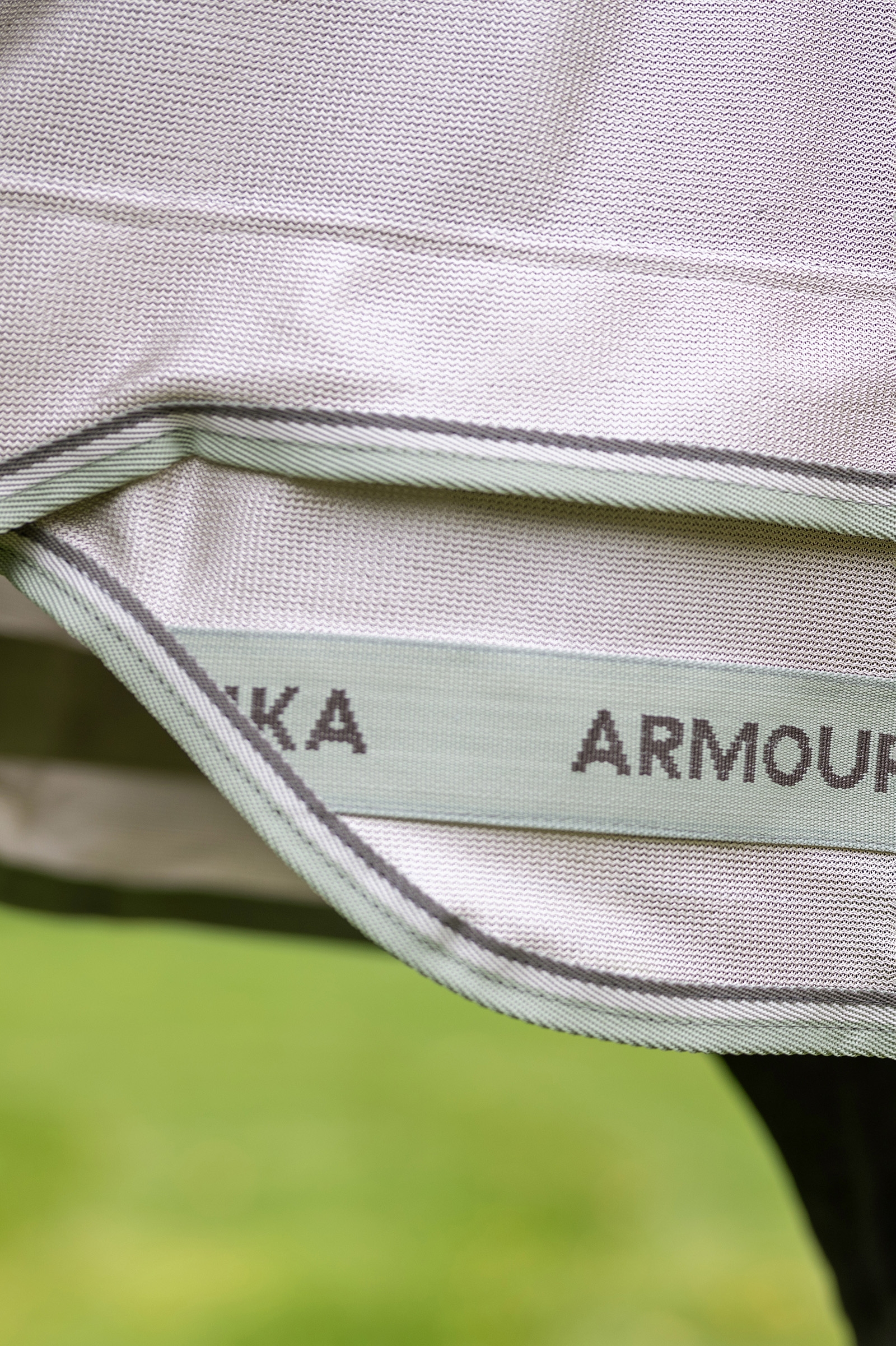 LeMieux Arika Armour-Tek Couverture Anti-Mouches avec encolure amovible