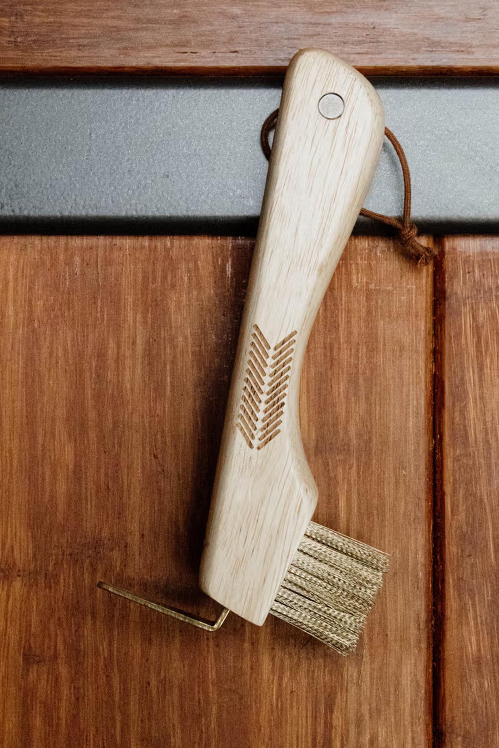 Grooming Deluxe cure-pied avec brosse m&eacute;tallique et aimant  