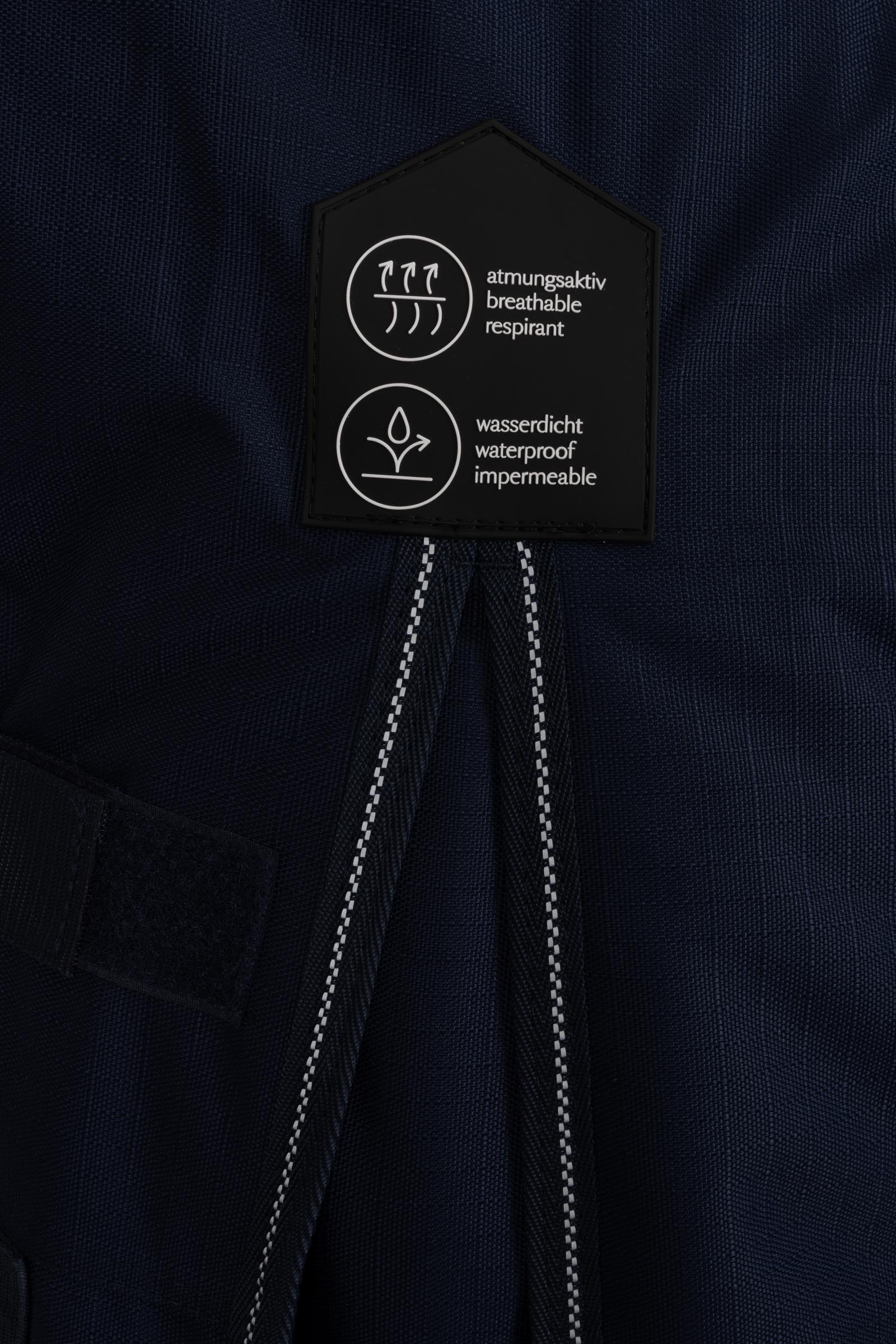 Couverture Avalanche Horze 1200D grammage moyen 150g avec grand couvre-cou