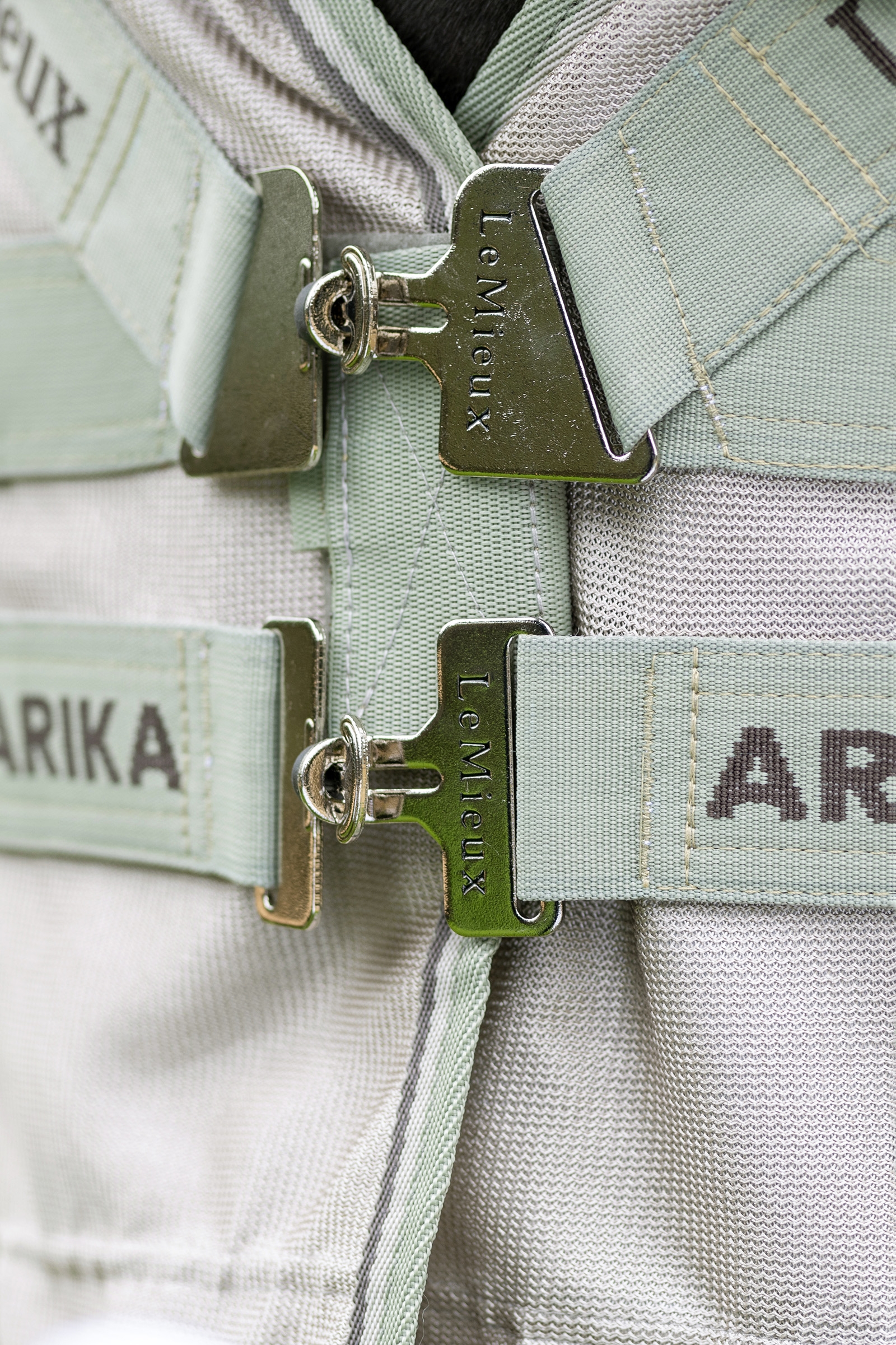 LeMieux Arika Armour-Tek Couverture Anti-Mouches avec encolure amovible