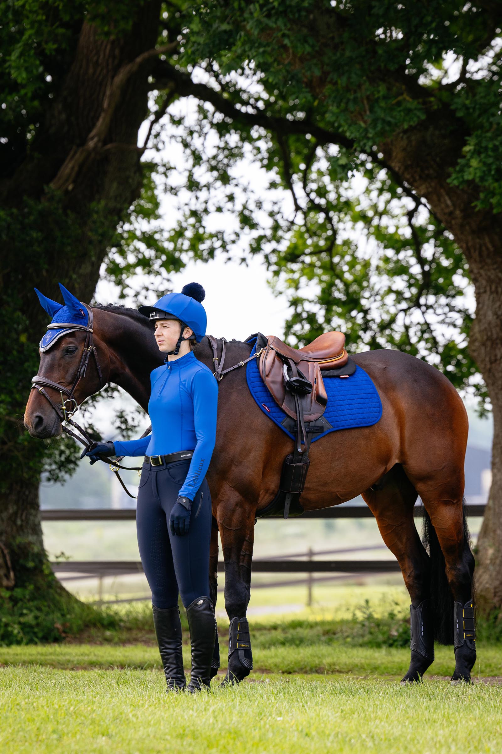 LeMieux Suede Close Contact tapis de selle saut d&rsquo;obstacles