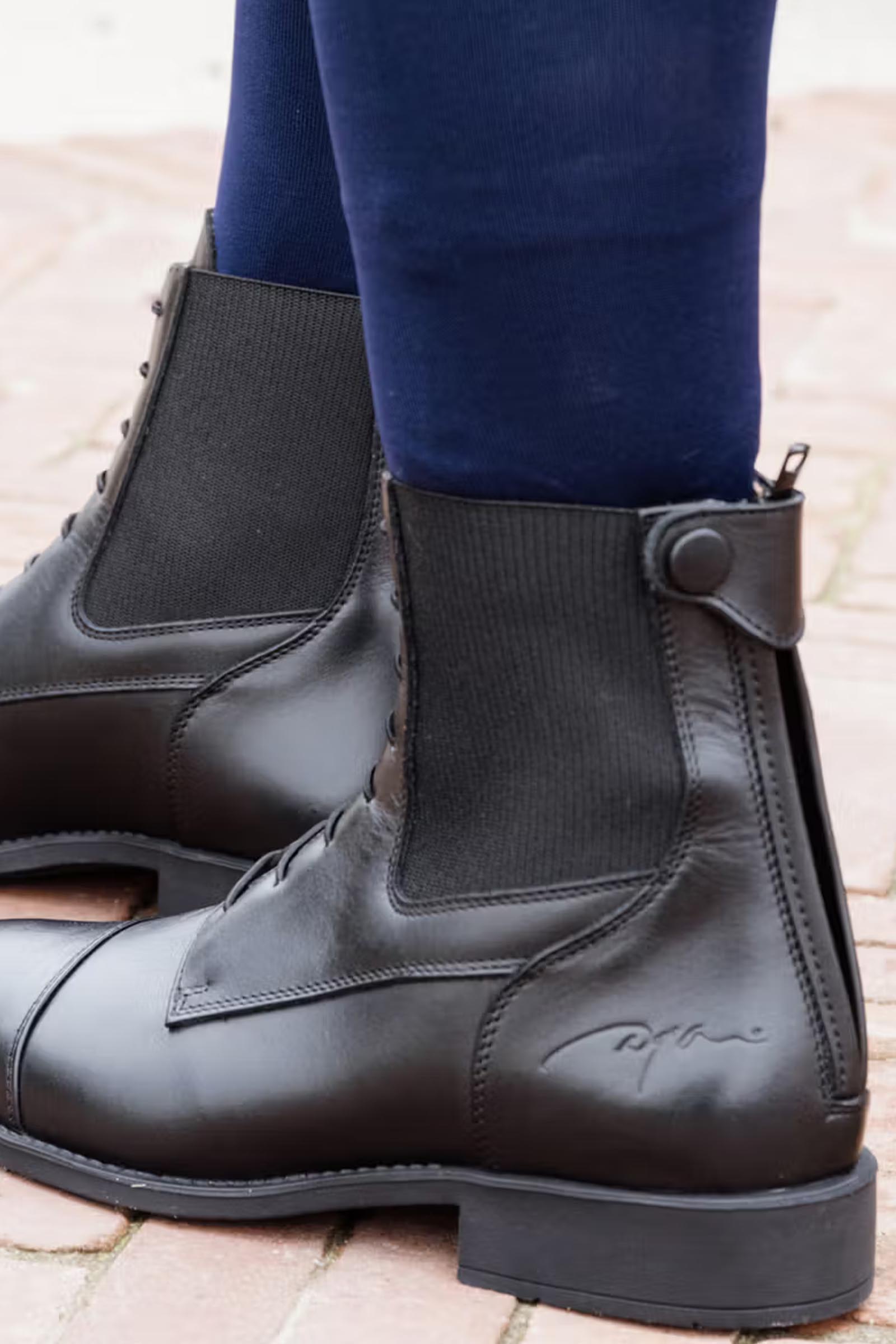 Dy'on boots avec lacets frontaux et zip arri&egrave;re  