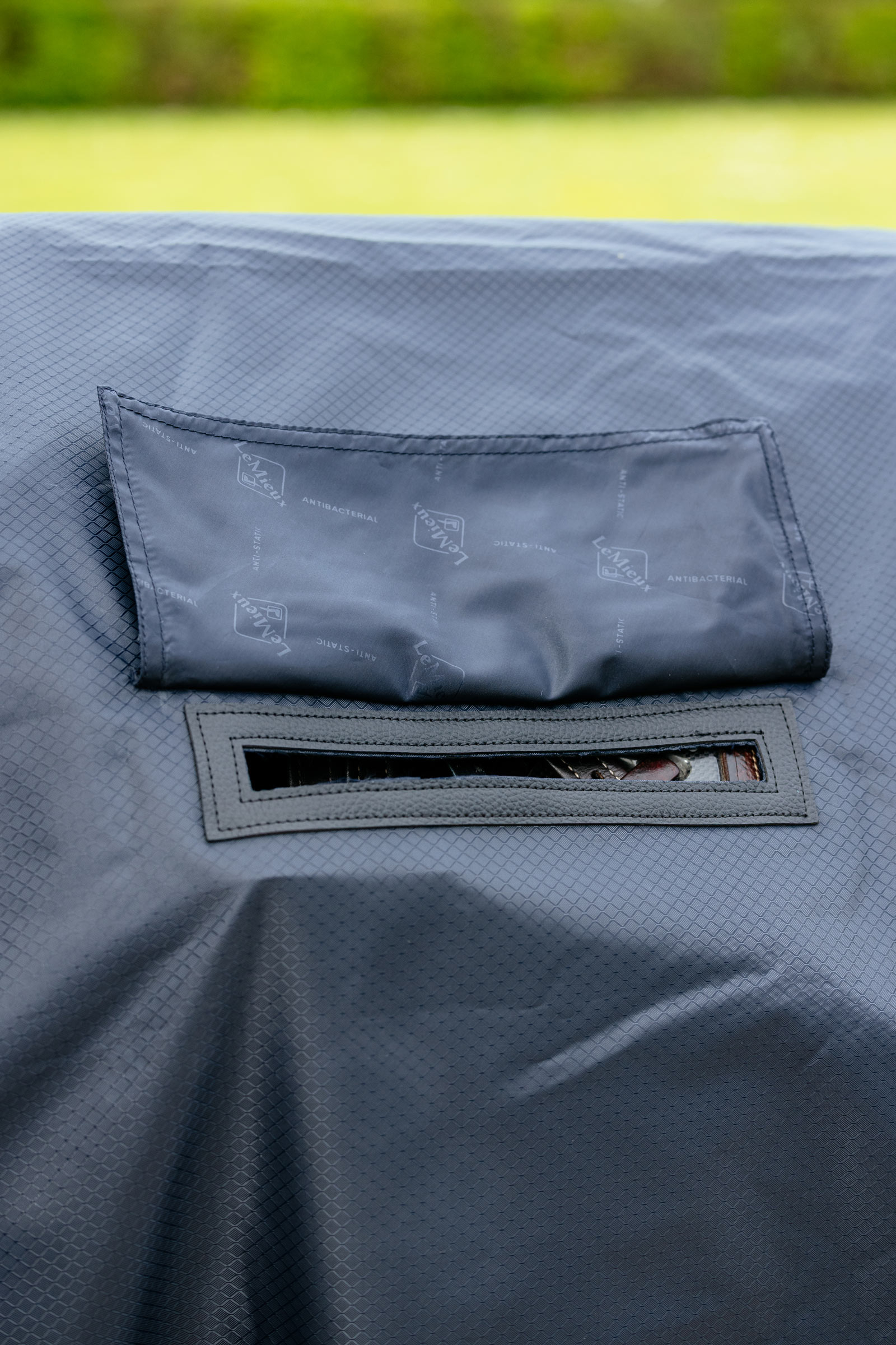 LeMieux couverture d’entraînement imperméable avec encolure fixe