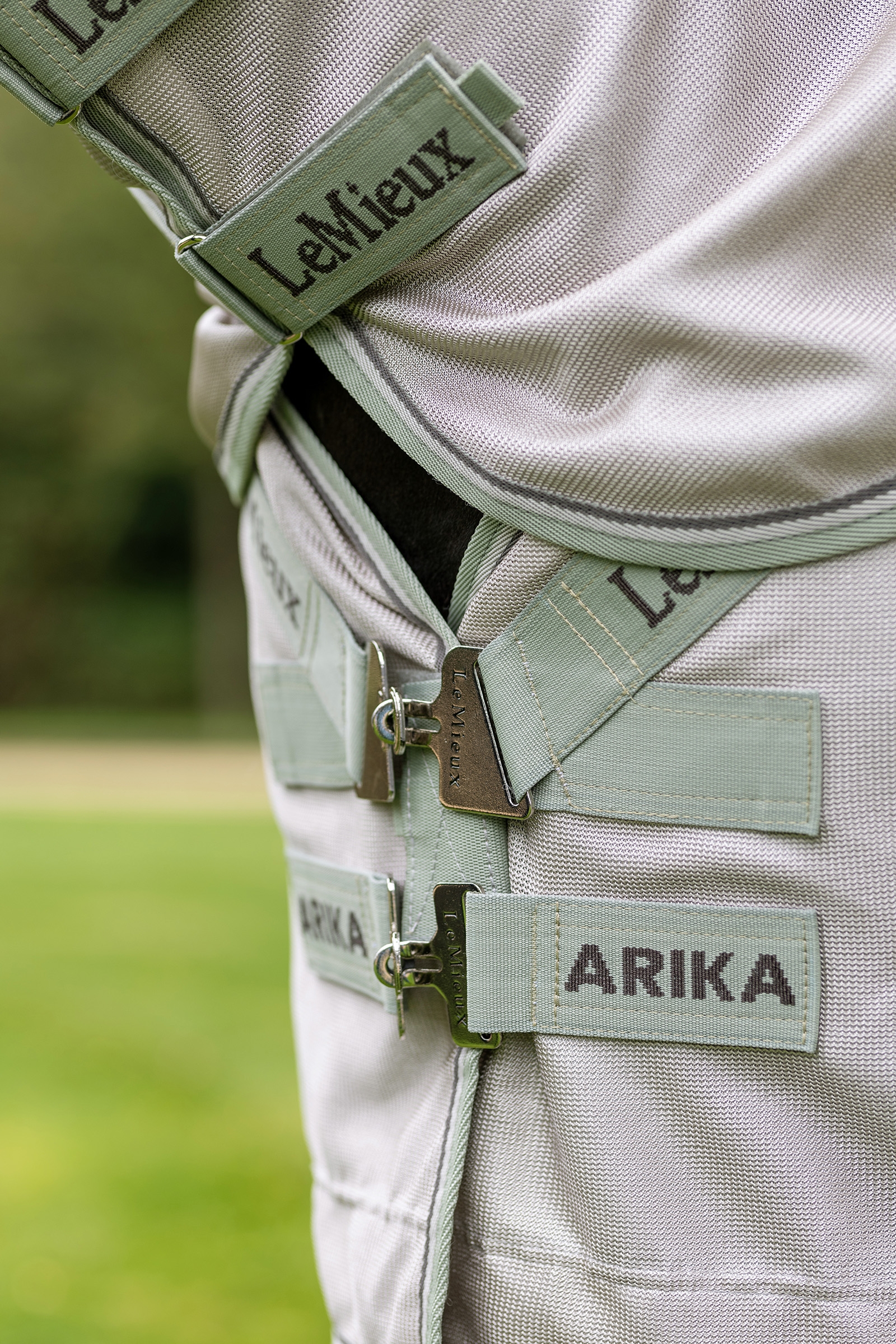 LeMieux Arika Armour-Tek Couverture Anti-Mouches avec encolure amovible