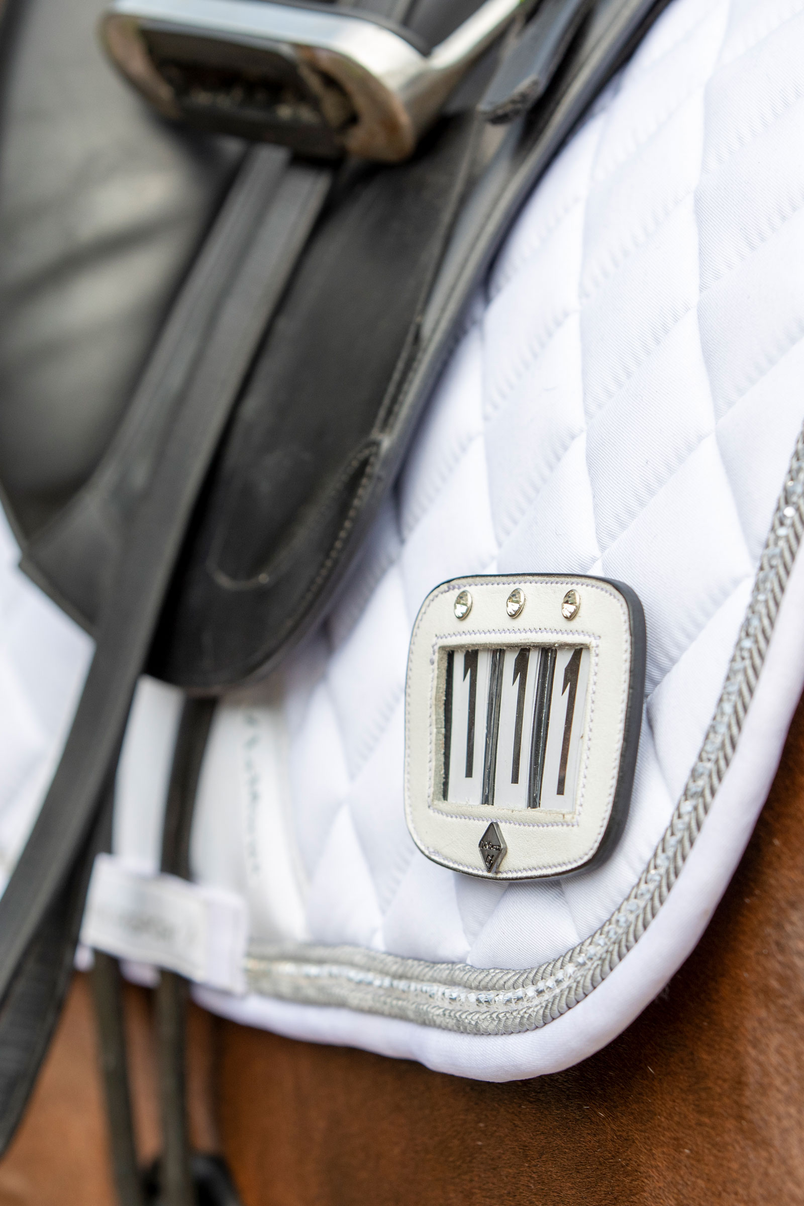 LeMieux porte-numéro de selle avec strass