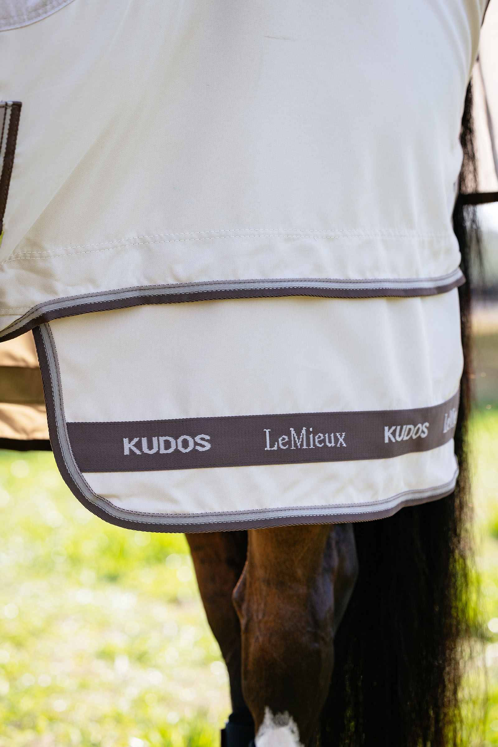 LeMieux Kudos Shower Pro couverture anti-dermite avec encolure amovible