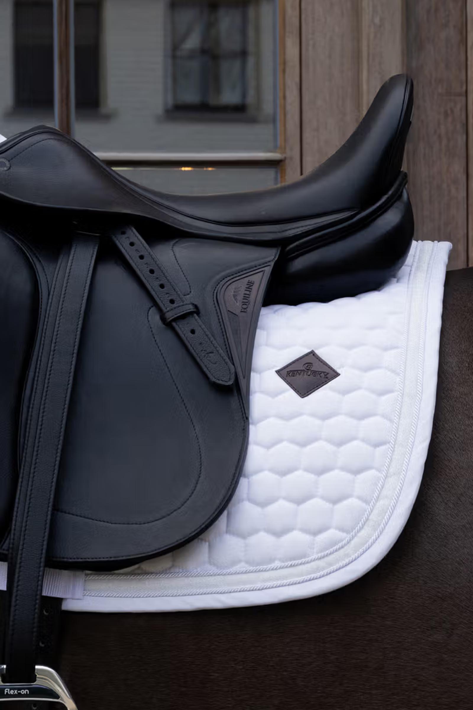 Kentucky Horsewear tapis de selle dressage avec bande paillet&eacute;e  