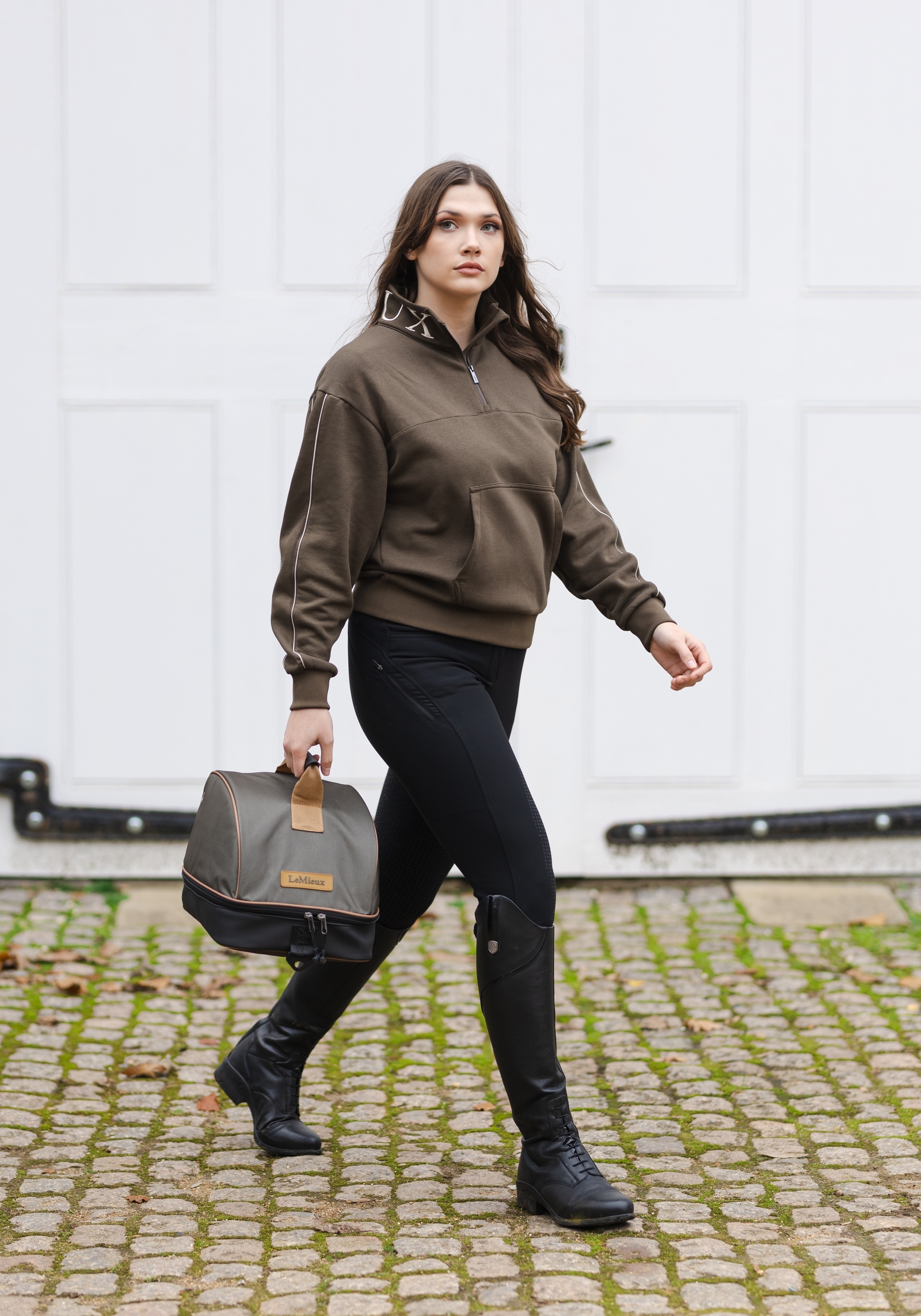 Bo&icirc;te de casque d'&eacute;quitation LeMieux